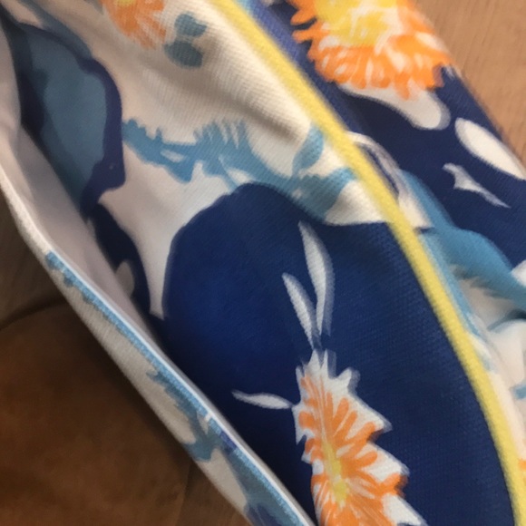 Lilly Pulitzer cosmetic bag - Picture 4 of 6